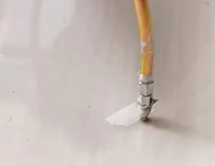 漳平瓷砖空鼓维修公司专业解答在瓷砖铺贴过程中，如果使用的砂料过粗（如全部使用了粗砂），可能会导致以下问题